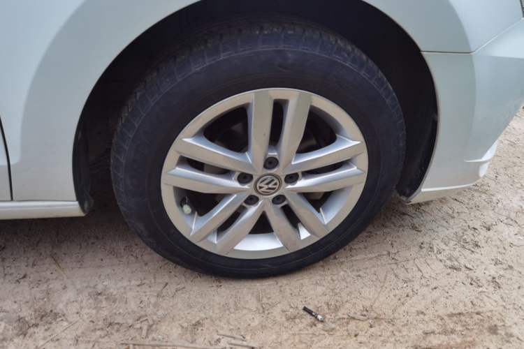 Used Volkswagen Jetta 2019 Dream Edition 1.4L Manual Fashion Version Right Front Wheel Hub