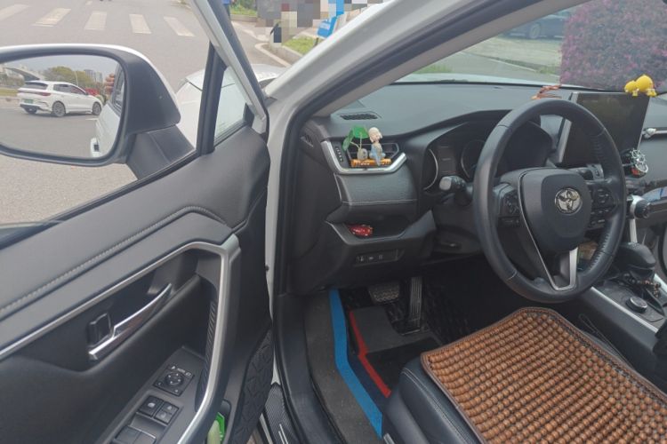 Used Toyota Wildlander 2022 Dual-Motor 2.5L E-CVT 4x4 Luxury PLUS Edition Driver Seat