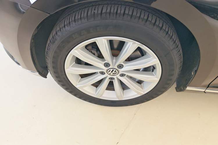 Used Volkswagen Magotan 2018 330TSI DSG Advanced Model Left Front Wheel Hub