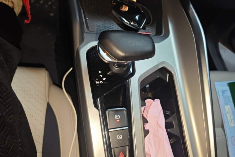 Used Geely Auto Preface 2021 Revised Version 2.0TD Luxury Edition Gear Lever