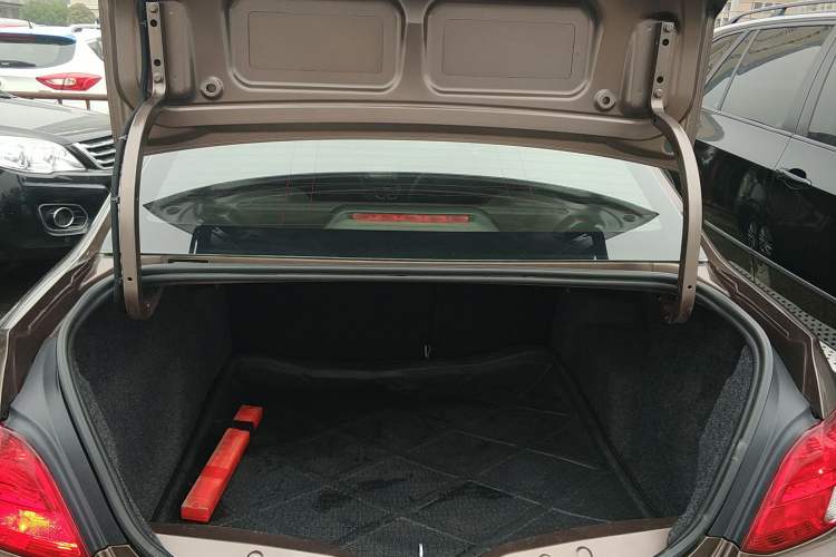 Used Peugeot 301 2014 1.6L Manual Luxury Edition
