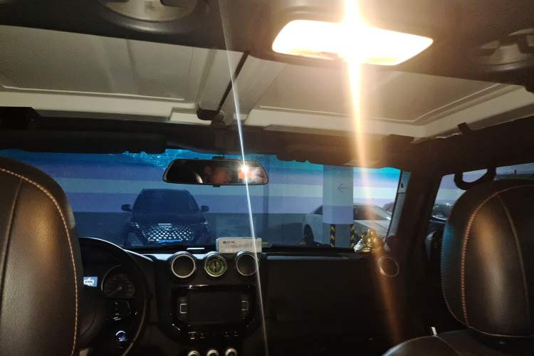 Used BAIC Off-Road BJ40 2016 40L 2.3T Automatic All-Wheel Drive Premium Edition Headliner