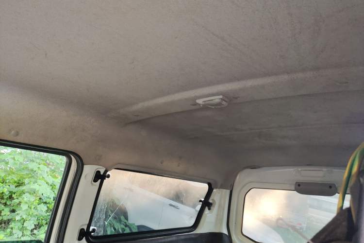 Used Jinbei Gold Hiace M Classic 2022 1.5L Travel Lion Passenger Van 6 Seats
