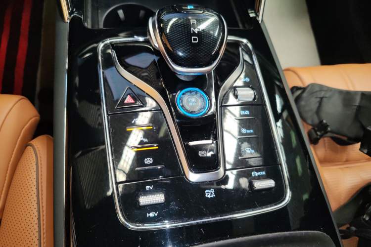 Used BYD Tang New Energy 2023 DM-i Champion Edition 112KM Prestige Model Gear Lever