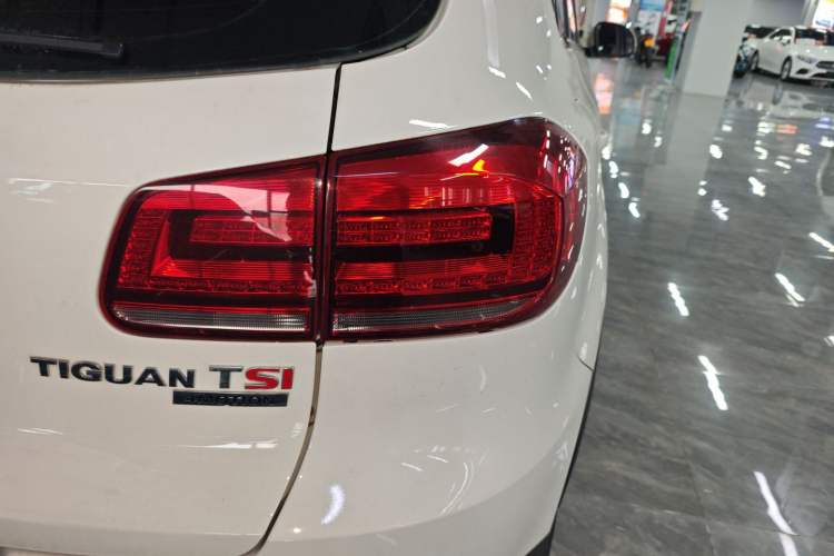 Used Volkswagen Tiguan L 2015 1.8TSI Automatic All-Wheel-Drive Luxury Model