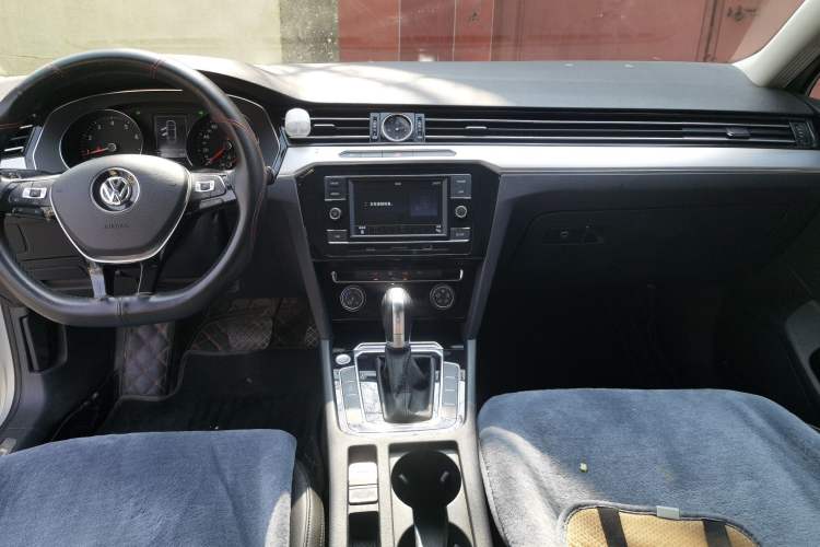 Used Volkswagen Magotan 2018 330TSI DSG Advanced Model Audio And AC Panel