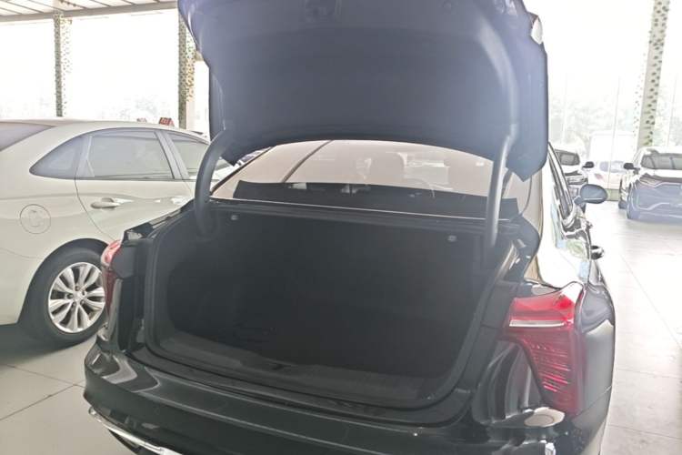 Used Hongqi H5 2023 2.0T Automatic Smart Connect Flagship Edition