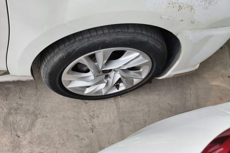 Used DS 5LS 2015 1.6T Style Edition THP160 Right Front Wheel Hub