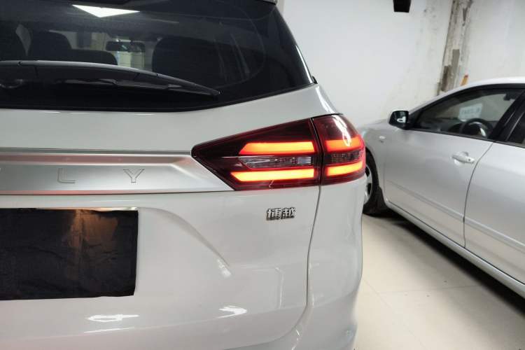 Used Geely Auto Emgrand X7 Sport 2021 Million Edition 1.8TD DCT Two-Wheel Drive Luxury Model Right Rear Taillight