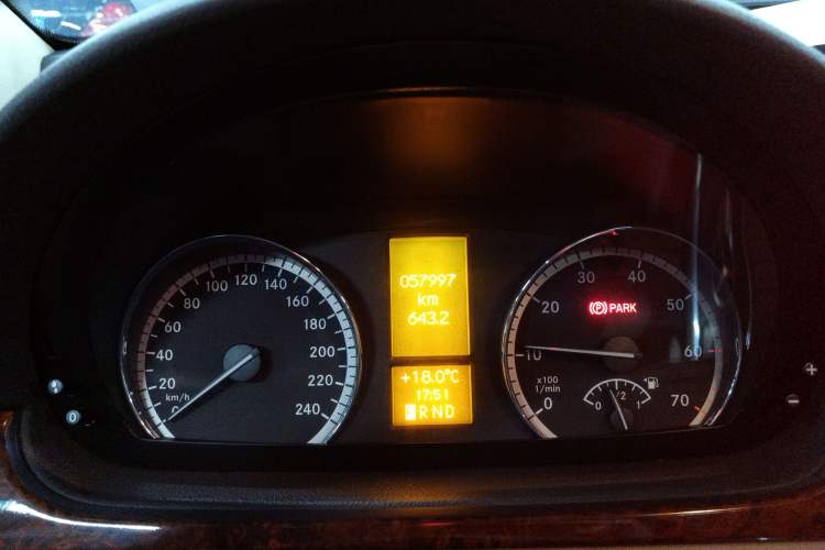 Used Mercedes-Benz Viano 2013 3.0L Comfort Edition Instrument Cluster