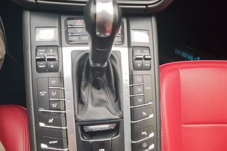 Used Porsche Macan 2018 Macan 2.0T Gear Lever