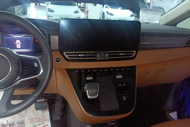 Used Hongqi HQ9 PHEV 2024 2.0T Four-Wheel Drive Business Edition Audio And AC Panel