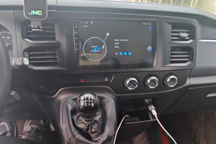 Used JMC Fushun 2025 2.0T 6MT Diesel Short-Wheelbase Low-Roof Commercial Multi-Purpose Passenger Vehicle with 5/6 Seats and Twin-Swing Tailgate Audio And AC Panel