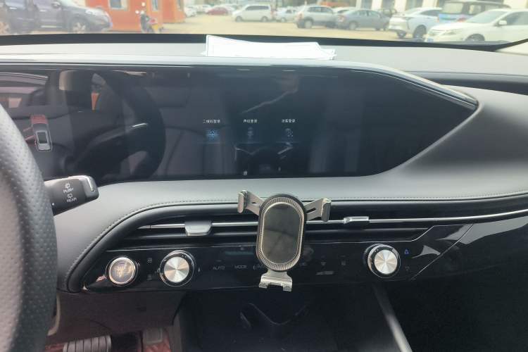 Used Dongfeng Aeolus Huge 2022 Mach Dual-Motor 1.5T MHD Dare-to-Dream Edition Audio And AC Panel