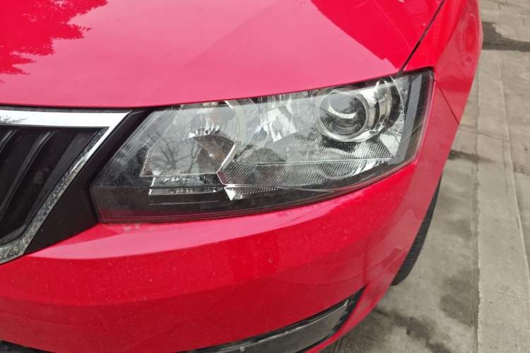 Used Skoda Rapid Spaceback 2014 1.6L Automatic Enjoyment Edition
