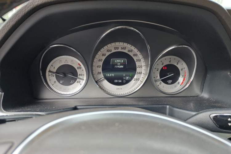 Used Mercedes-Benz GLK-Class 2013 GLK 300 4MATIC Dynamic Sunroof Model
