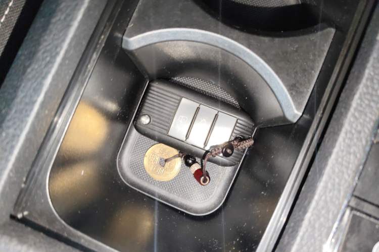 Used Roewe RX5 2018 20T Two-Wheel Drive Automatic Internet Smart Edition
