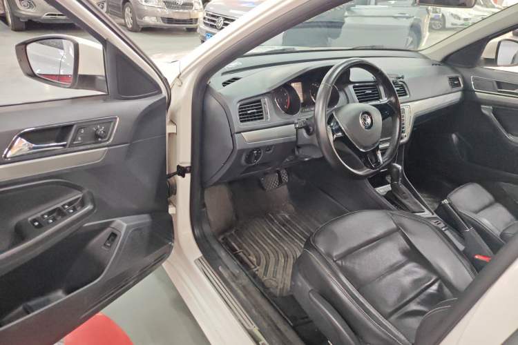 Used Volkswagen Lavida 2015 1.6L Automatic Comfort Edition Driver Seat