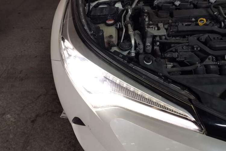 Used Toyota C-HR 2018 2.0L Luxury Edition China V Standard Right Front Headlight
