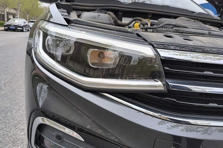 Used Volkswagen Bora 2023 280TSI DSG Prestige Edition Right Front Headlight