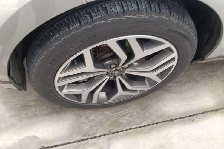 Used Land Rover Range Evoque 2021 Range Rover Velar L 249PS R-Dynamic First Edition Left Front Wheel Hub