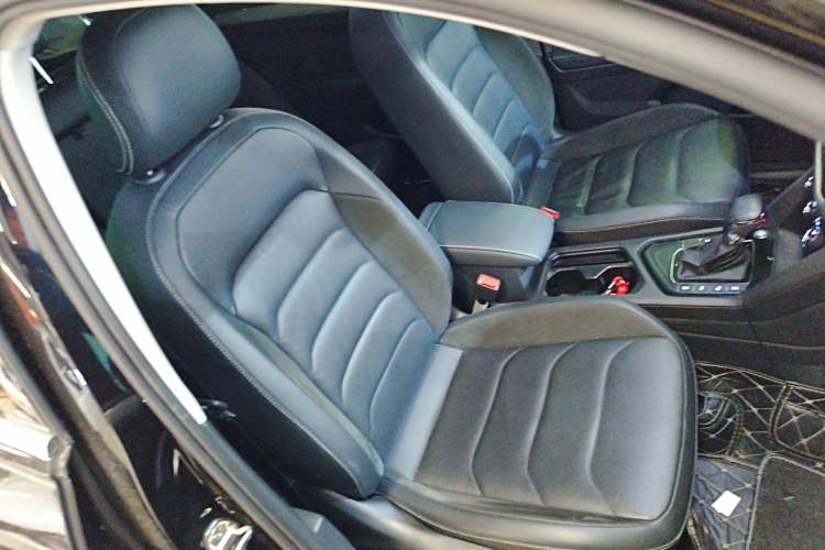 Used Volkswagen Tiguan L 2019 Revised 330TSI Automatic Two-Wheel Drive Smart & Luxury Edition China VI Standard Right Front Seat