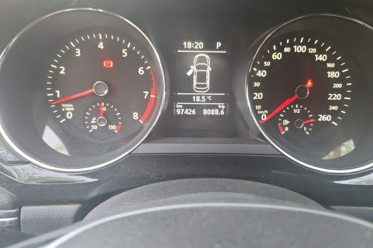 Used Volkswagen Sagitar 2015 230TSI Automatic Luxury Model Odometer Close Up