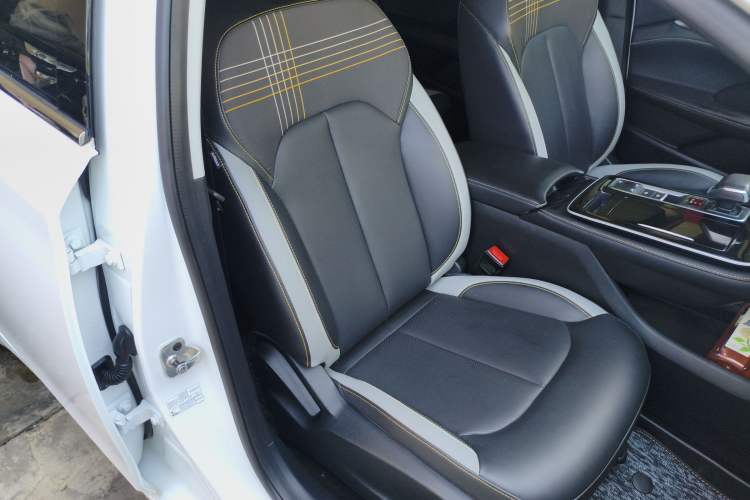 Used Roewe i6 MAX 2020 300TGI Automatic Cool & Stylish Skyroof Edition