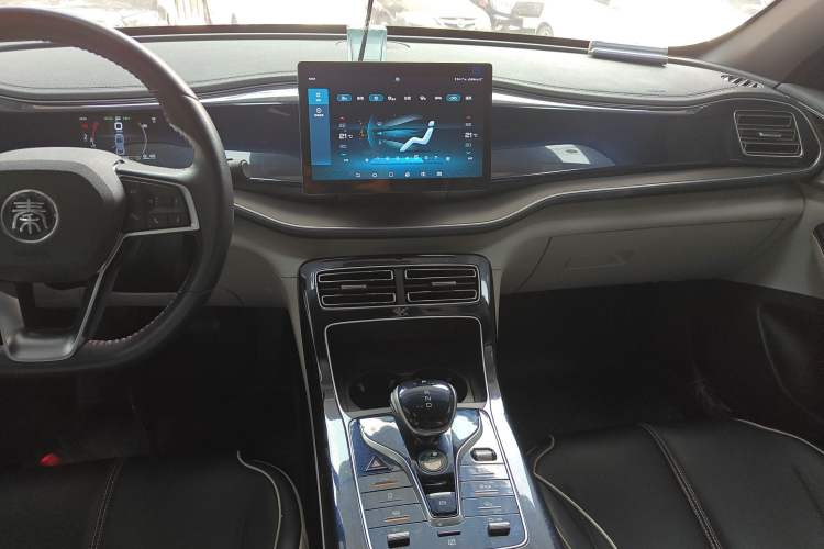 Used BYD Qin PLUS 2021 DM-i 55KM Flagship Model Audio And AC Panel