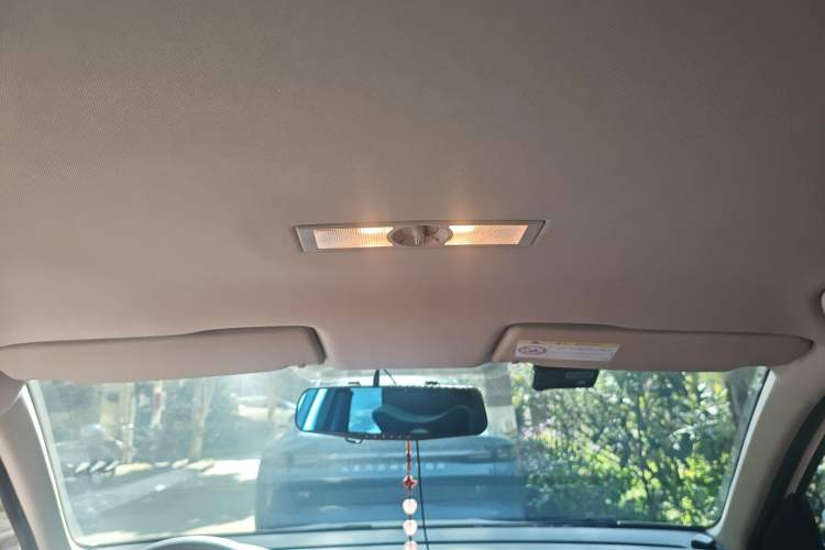 Used Volkswagen Gran Lavida 2015 1.6L Automatic Fashion Edition Headliner