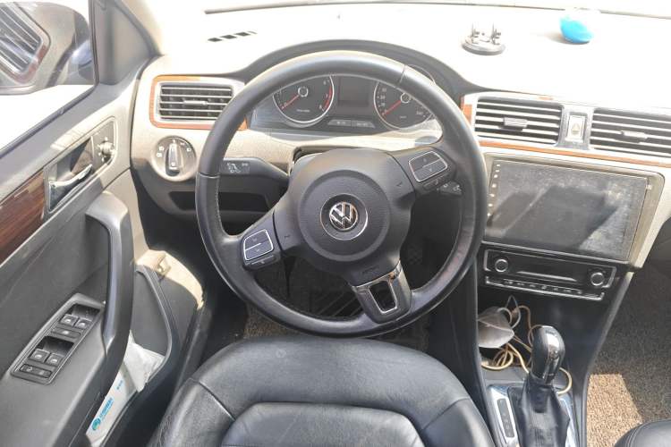 Used Volkswagen Santana 2013 1.6L Automatic Luxury Edition