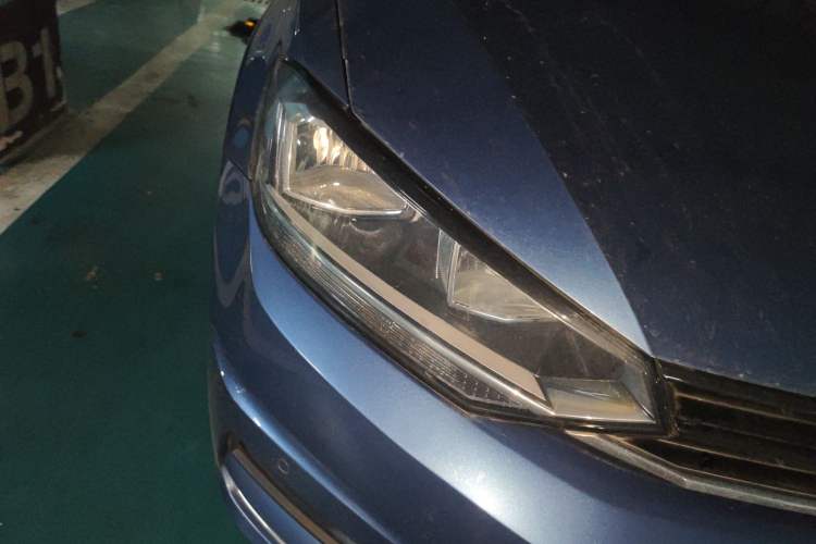 Used Volkswagen Touran 2018 Volkswagen Touran L 280TSI DSG Comfort Edition 7 Seats China V Emission Standard Right Front Headlight