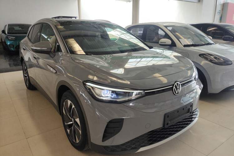 Used Volkswagen ID.4 CROZZ 2022 Standard Range PURE Edition Front Right 45 Deg