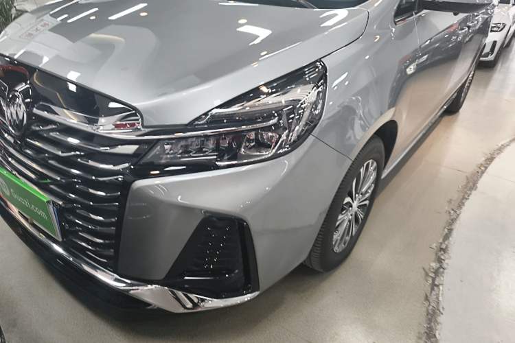 Used Buick GL8 2023 Land Executive Class Comfort Model