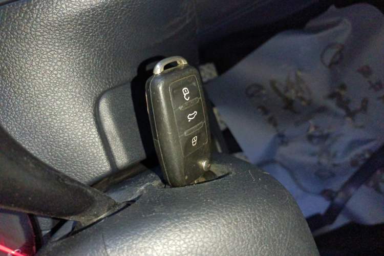 Used Volkswagen Polo 2016 1.4L Manual Fashion Model Vehicle Key