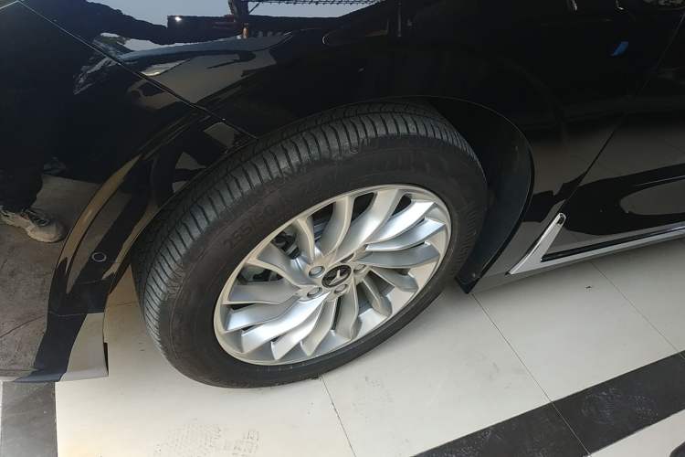 Used VOYAH Dream 2024 PHEV Extended-Range Premium Edition
