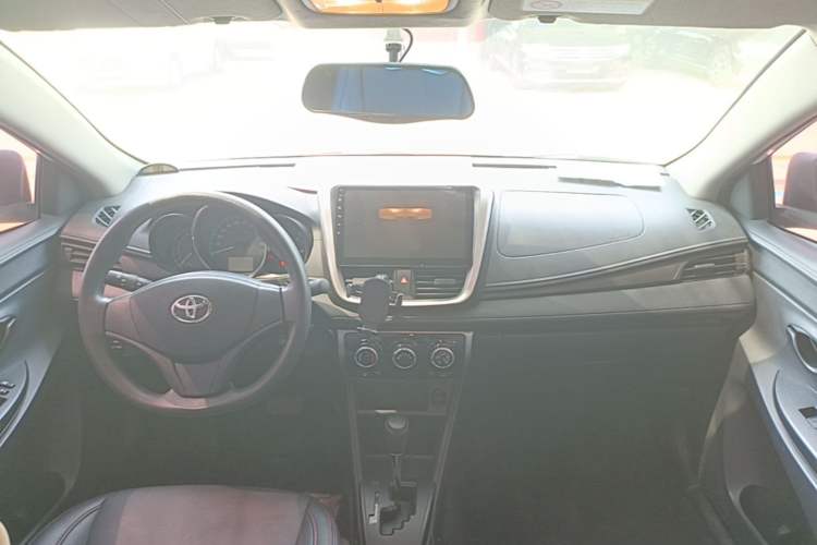 Used Toyota YARiS L Zhi Xiang 2019 1.5E CVT Dynamic Edition China VI compliant Center Console