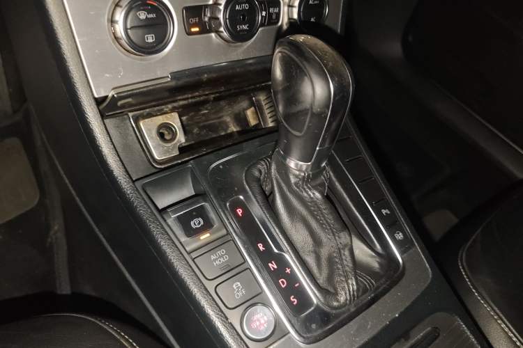 Used Volkswagen Magotan 2012 3.0 FSI Flagship Edition Gear Lever