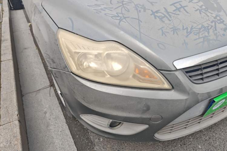 Used Ford Focus 2011 Sedan 1.8L Manual Classic Model
