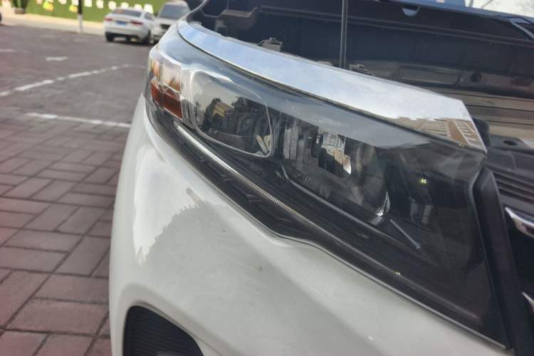 Used GAC Trumpchi GS3 2017 150N Manual Elite Edition Right Front Headlight