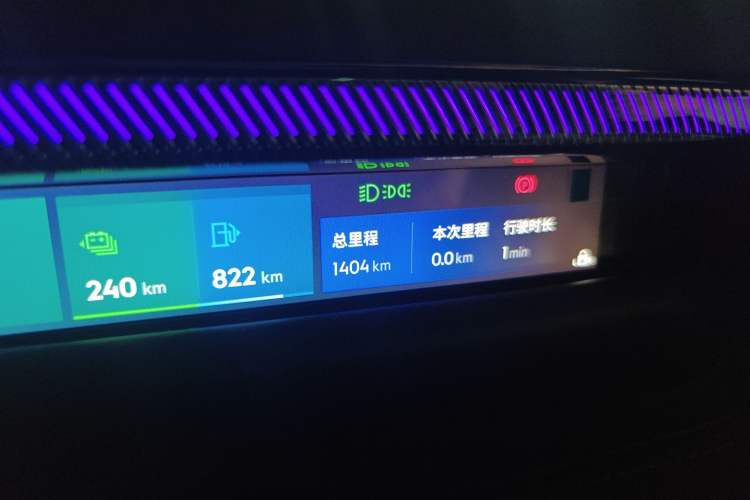 Used Lynk & Co 10 EM-P 2025 Facelifted Model 240 All-Wheel Drive Ultra Odometer Close Up