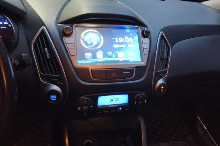 Used Hyundai ix35 2015 2.0L Automatic 2WD Smart Type China IV