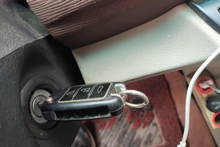 Used FORTHING Lingzhi 2018 M5L 1.6L 7-Seater Luxury Model Vehicle Key