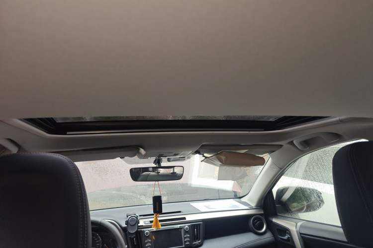 Used Toyota RAV4 2015 2.0L CVT Four-Wheel Drive New Edition