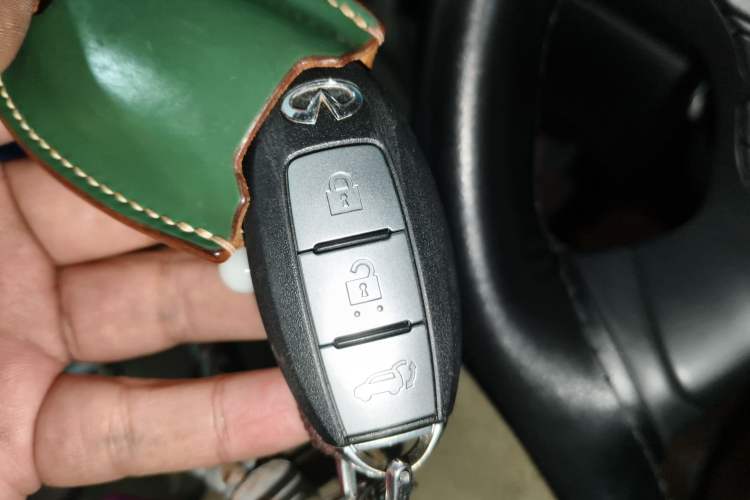 Used Infiniti QX60 2016 2.5 S/C Hybrid Two-Wheel-Drive Excellence Edition China V Standard
