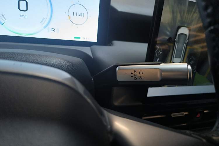 Used AION Y 2022 Plus 70 Smart Edition Gear Lever