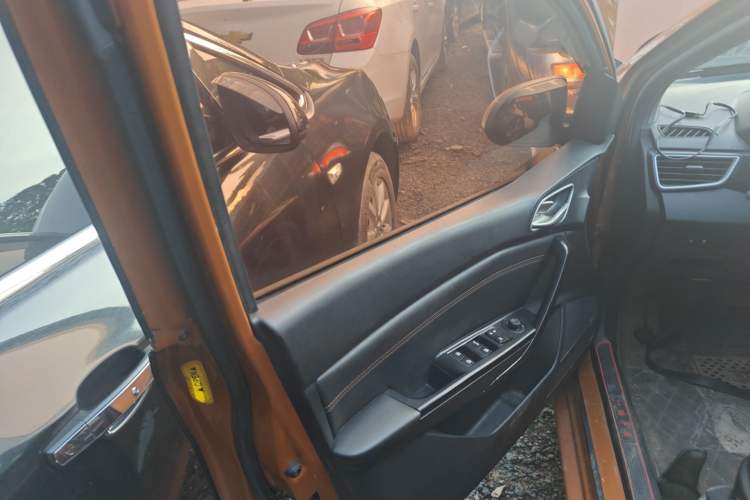 Used Baojun 310 2017 1.5L Automatic Fashion Model