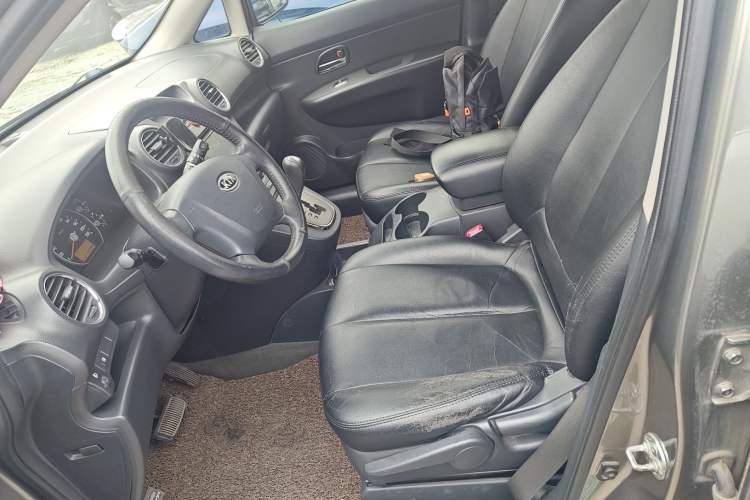 Used Kia Carens 2011 2.0L 7-Seater Automatic Standard Edition Left Front Seat