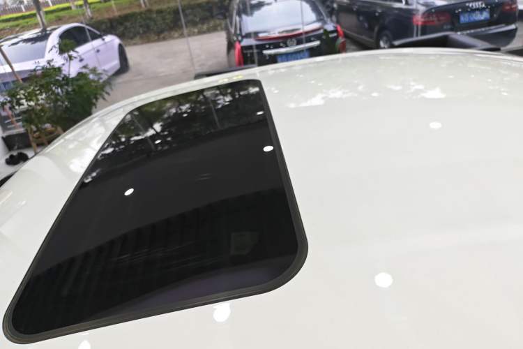 Used Roewe i5 2023 1.5L CVT Luxury Edition Roof