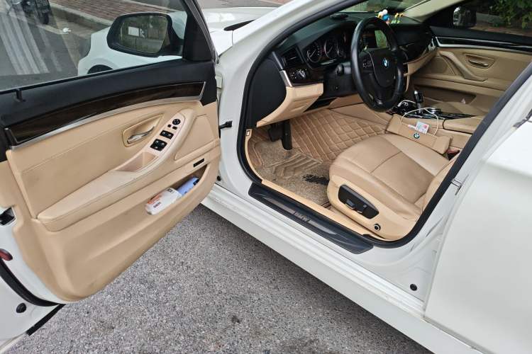 Used BMW 5 Series 2014 525Li Leading Model
